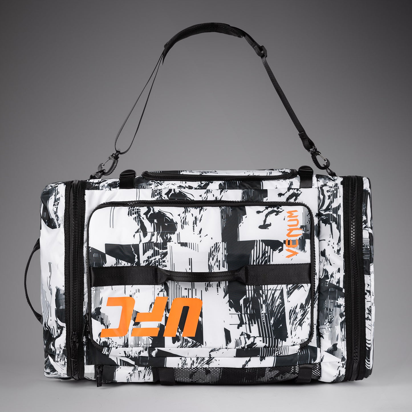 UFC Zenith by Venum Authentic Fight Week sporttas (48L) - wit