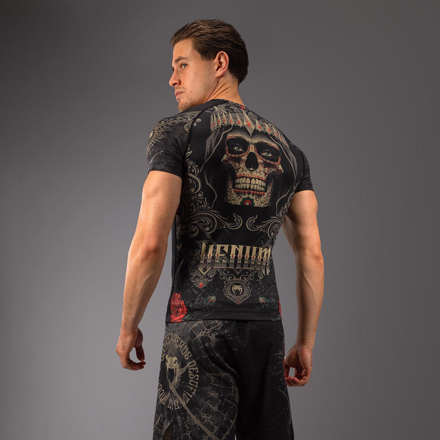 Venum Santa Muerte 5.0 Korte Mouwen Rashguard voor Heren - Diep Zwart/Goud