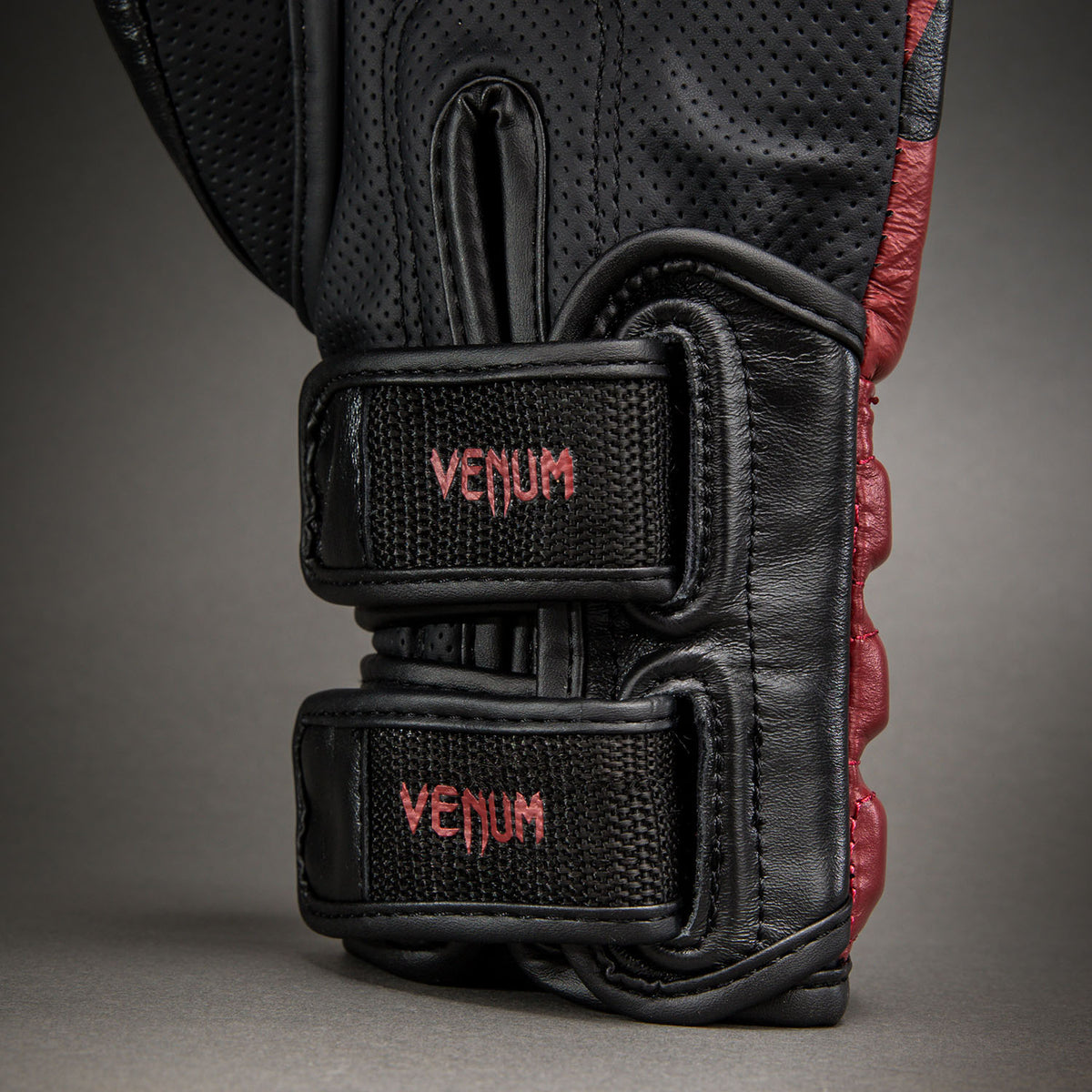 Venum Reverso Bokshandschoenen – Zwart/Rood