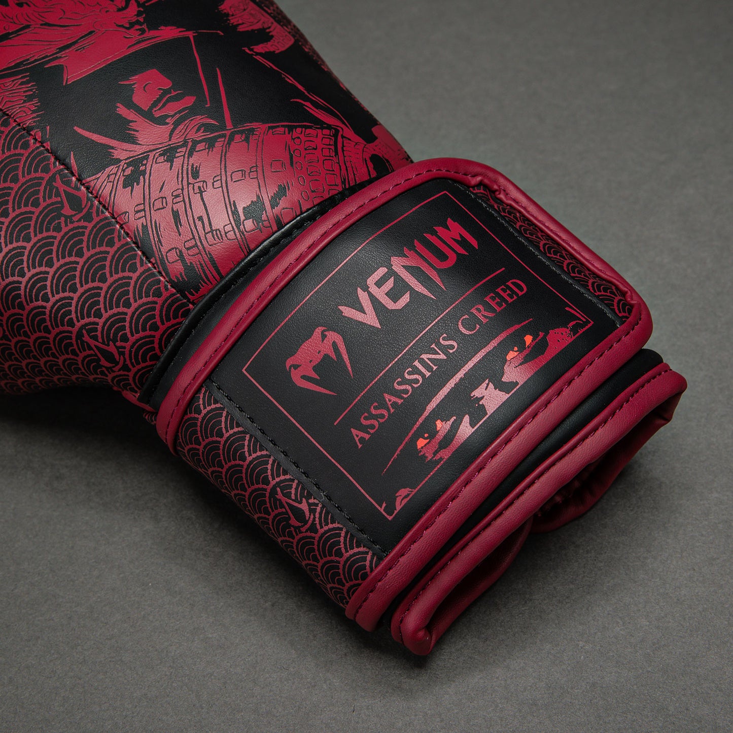 Venum x Assassin’s Creed Shadows Bokshandschoenen - Bordeaux/Zwart