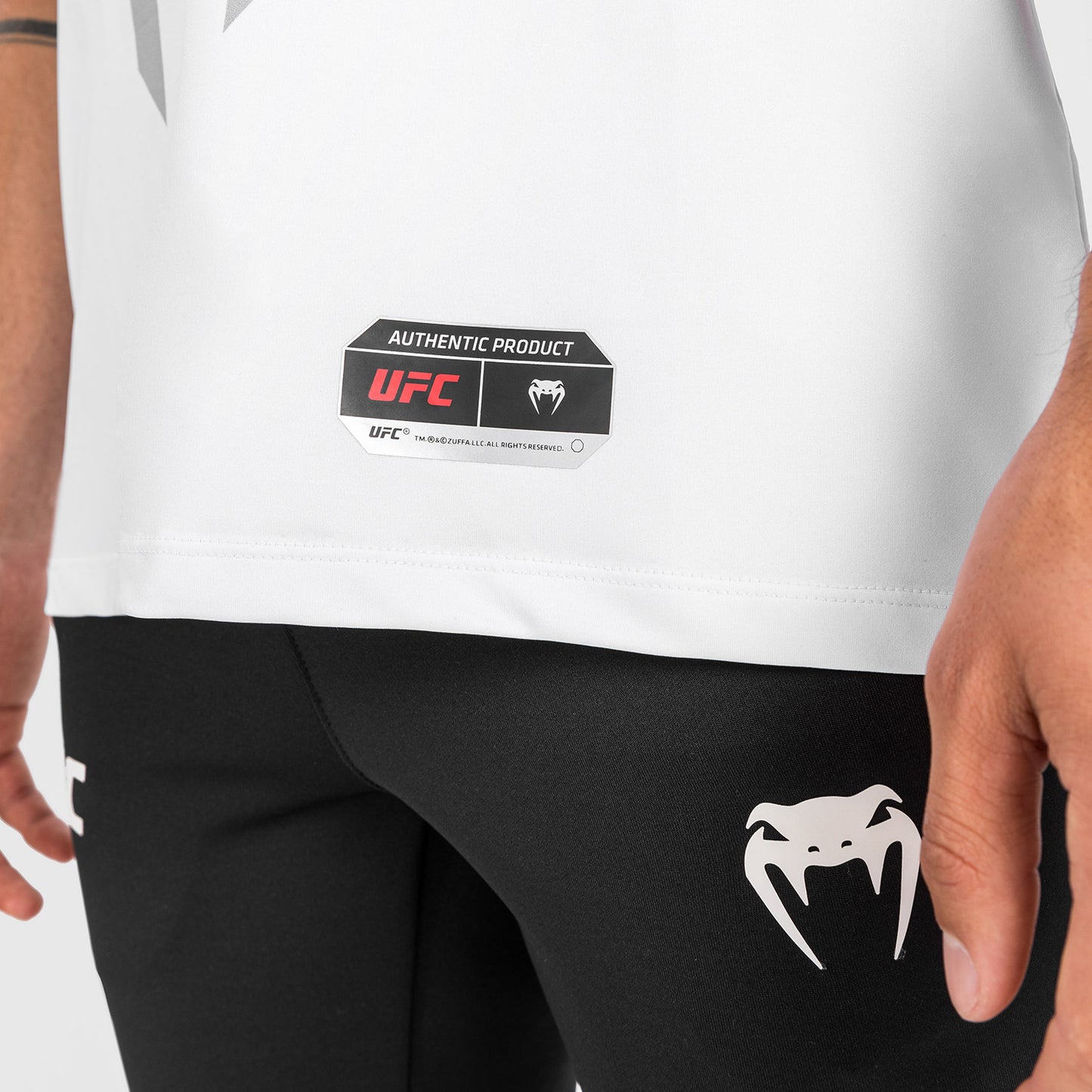 UFC Venum Authentic Fight Night 2.0 technisch T-shirt voor heren - wit