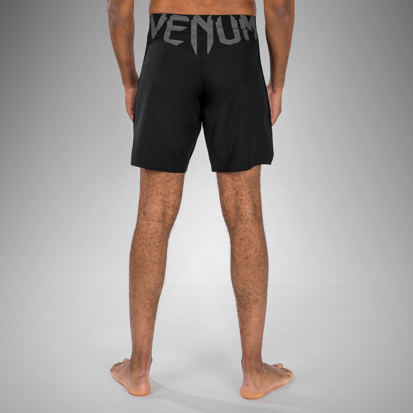 Venum Light 5.0 Vechtshorts - Zwart/Wit