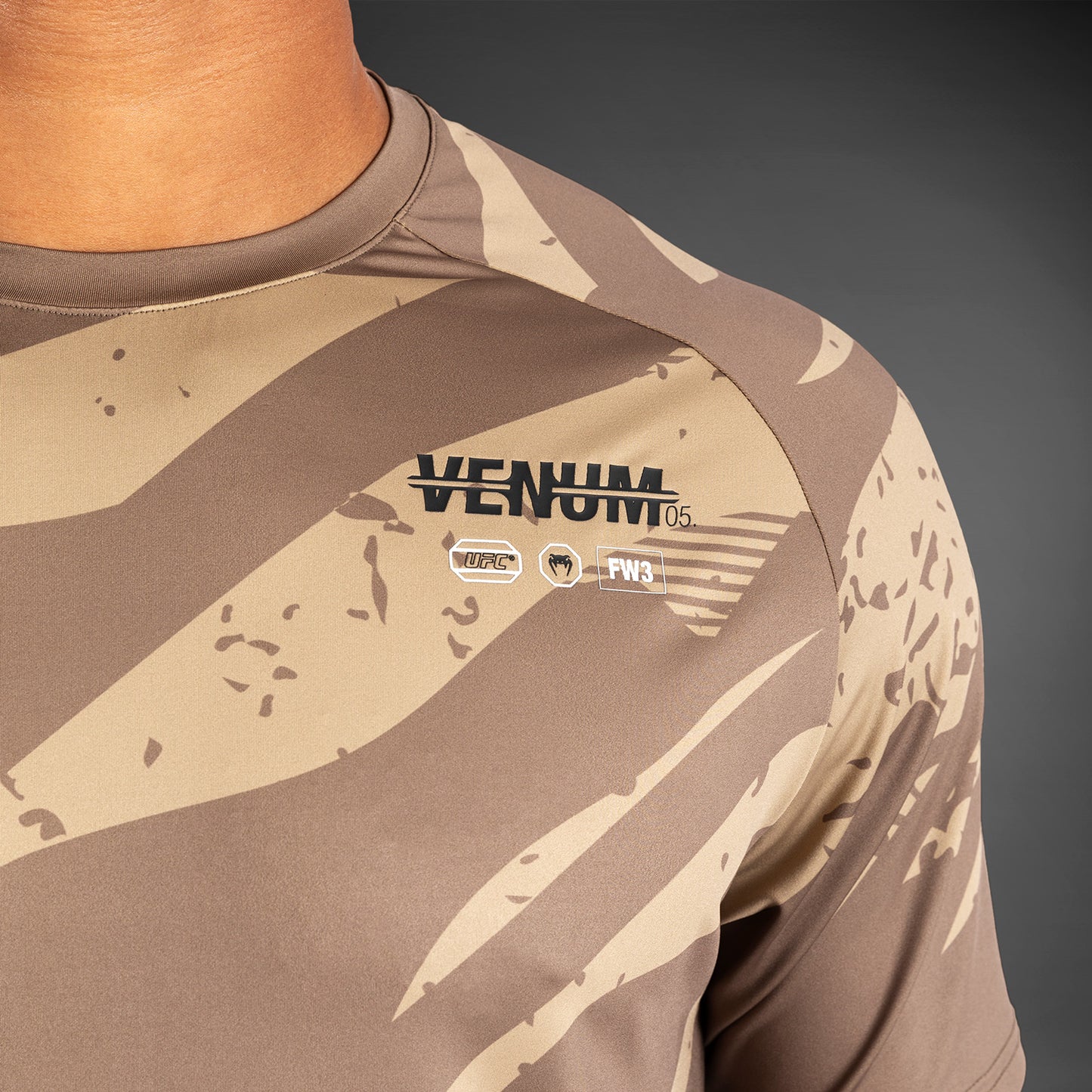 UFC Adrenaline By Venum Fight Week Dry Tech T-Shirt Voor Mannen - Desert Camo