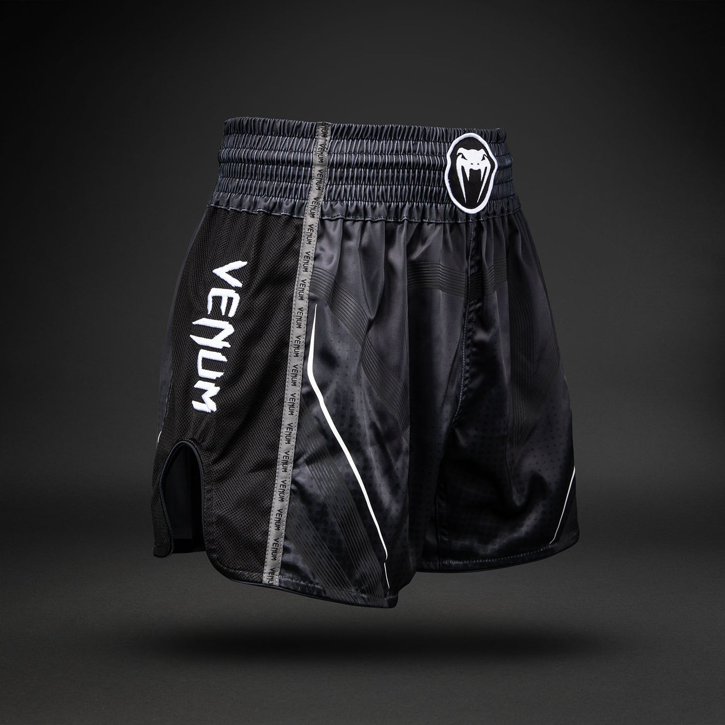 Venum Stealth Muay Thai Short – Zwart/Wit