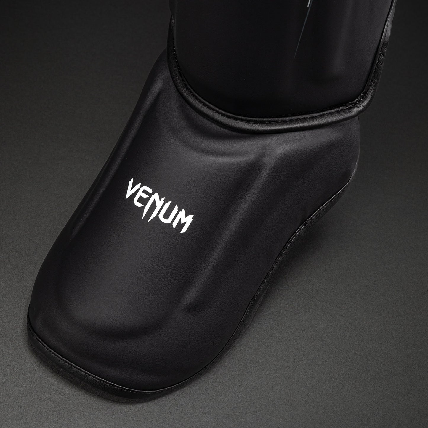 Venum Streamline Scheenbeschermers Zwart/Wit