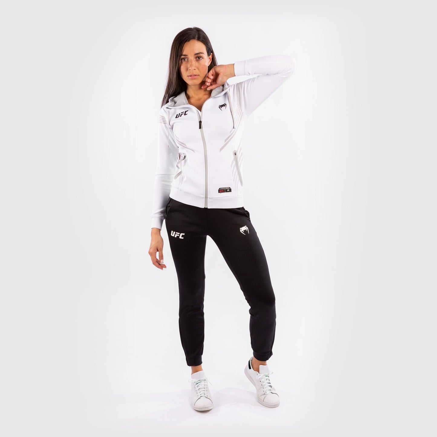 UFC Venum Gepersonaliseerd Authentic Fight Night Walkout Hoodie voor dames - Wit