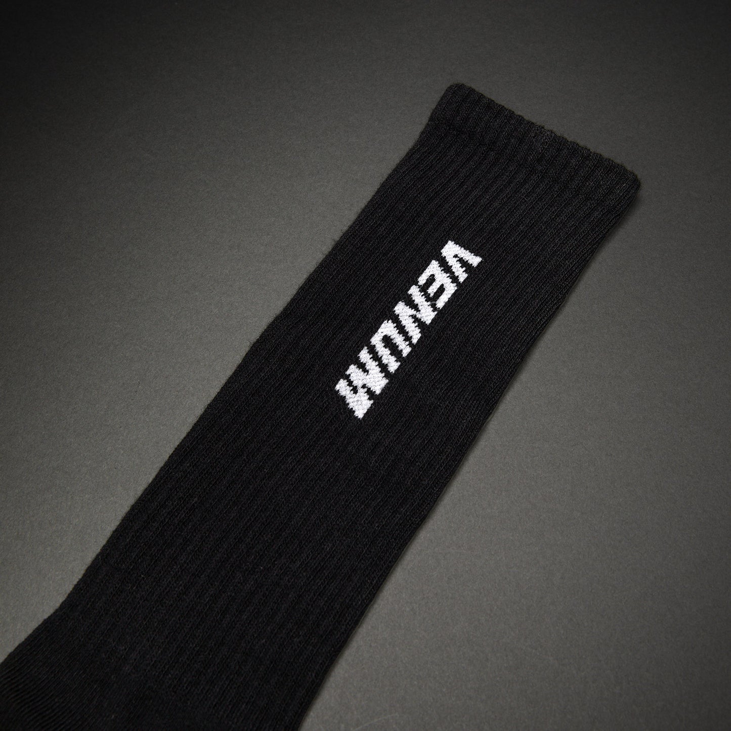 Venum Essential Over-the-Calf Sokken – Zwart/Wit