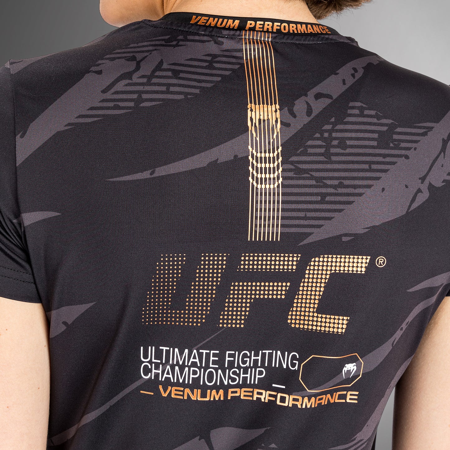 UFC Adrenaline By Venum Fight Week Dry-Tech T-Shirt Voor Vrouwen - Urban Camo