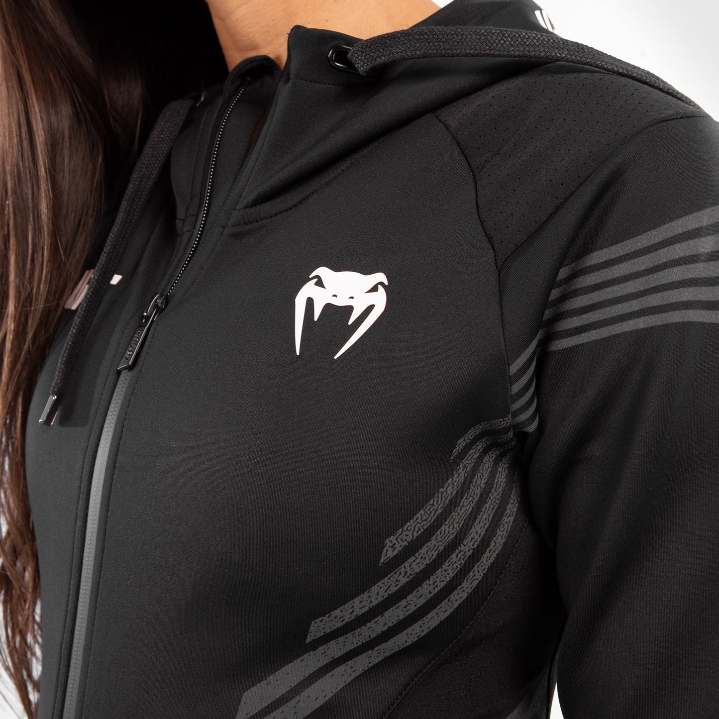 UFC Venum Gepersonaliseerd Authentic Fight Night Walkout Hoodie voor dames - Zwart