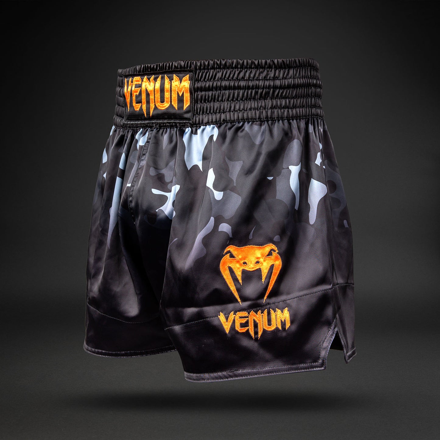 Venum Classic Muay Thai Shorts - Zwart Camo/Oranje