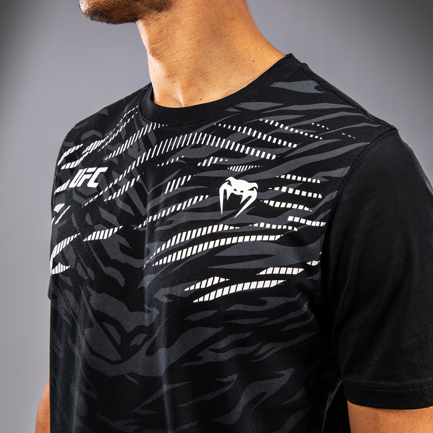UFC Fusion by Venum Replica Korte Mouwen T-shirt voor Heren - Zwart