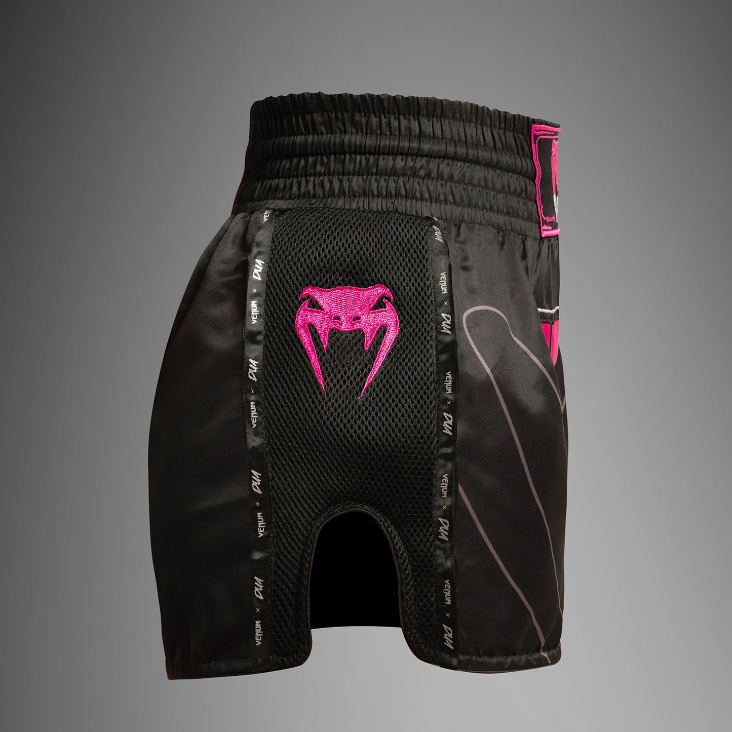 Venum x Dua Muay Thai Shorts - Zwart/Fuchsia Roze