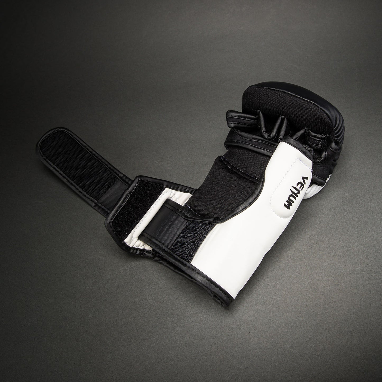Venum Attack 2.0 Sparring Handschoenen – Zwart/Wit