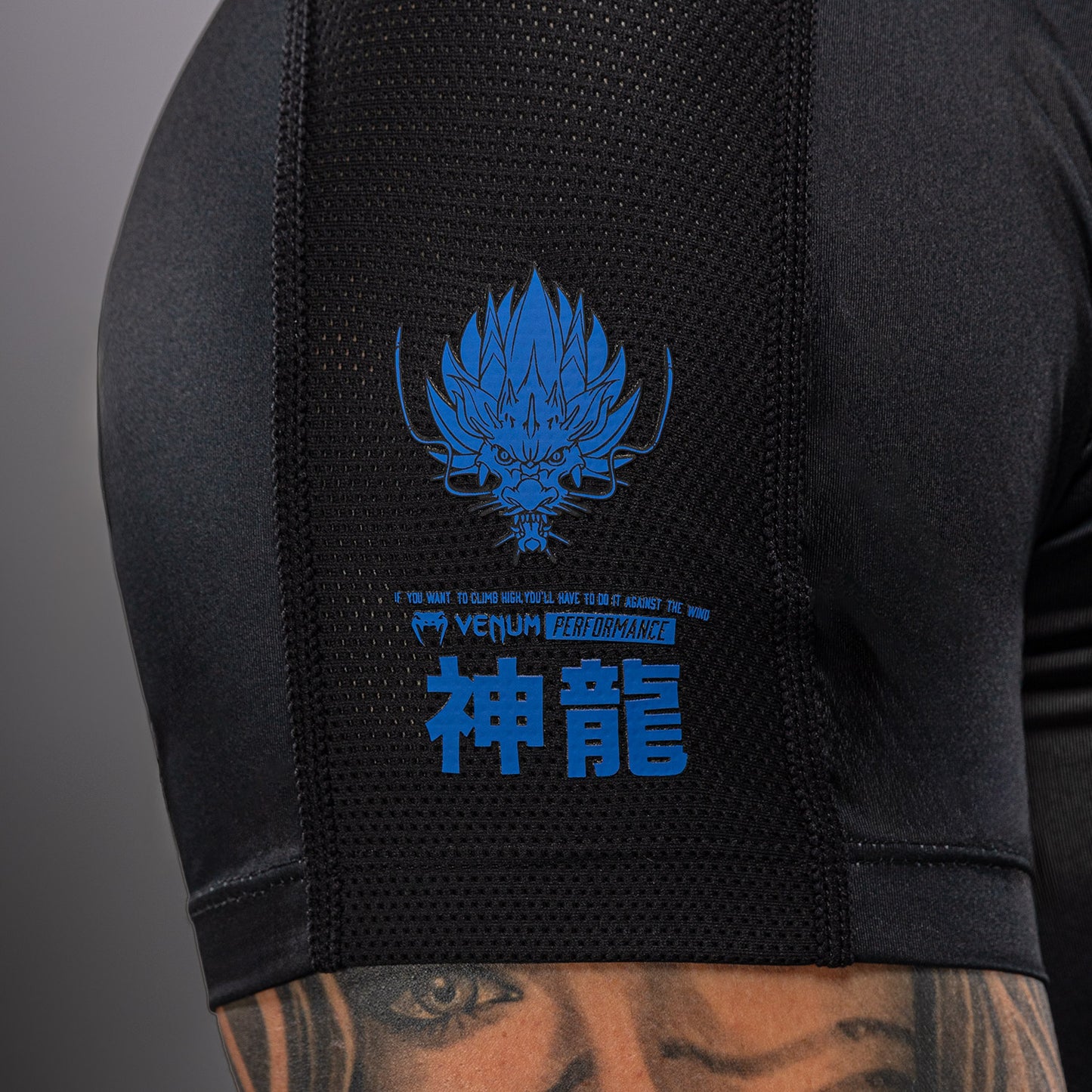 Venum Thunder Dragon Rashguard met korte mouwen – Zwart/Koningsblauw