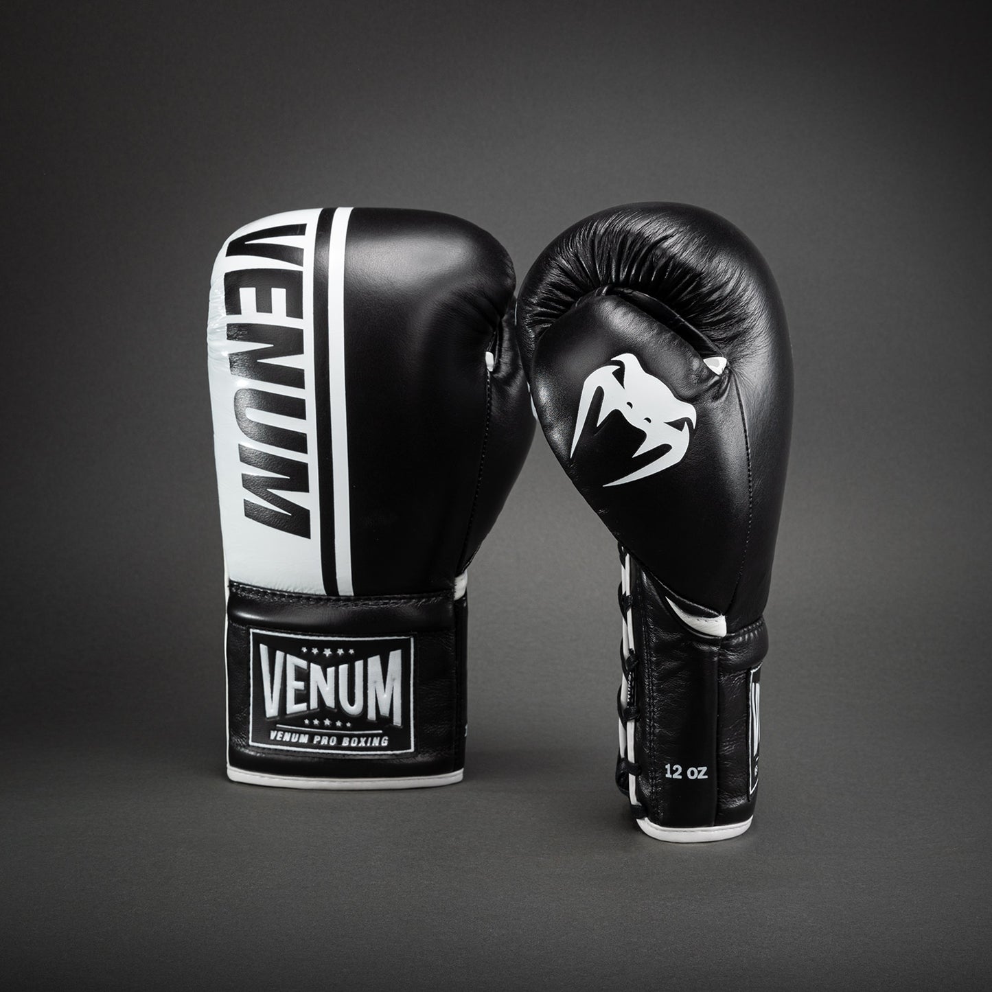 Venum Shield Pro bokshandschoenen met veters - zwart/wit
