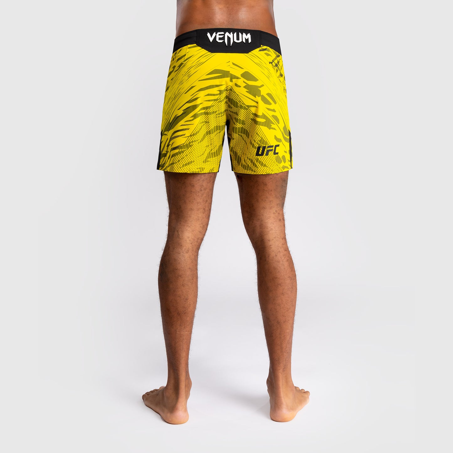 UFC Fusion by Venum Personalized Authentic Fight Night Fight Shorts voor Heren - Kort Fit - Geel