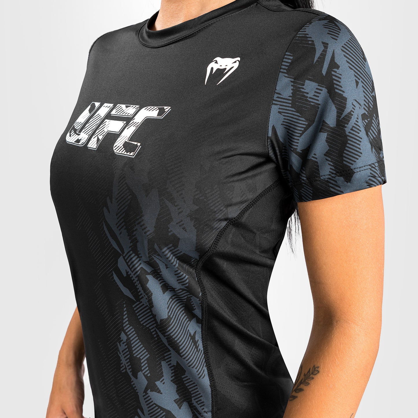 Venum UFC Authentic Fight Week Dames Performance T-shirt met Korte Mouwen – Zwart