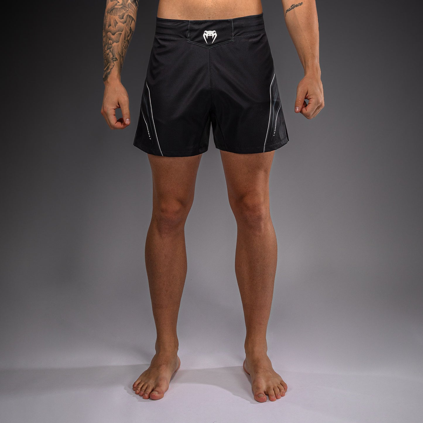 Venum Streamline Fightshorts – Zwart/Wit