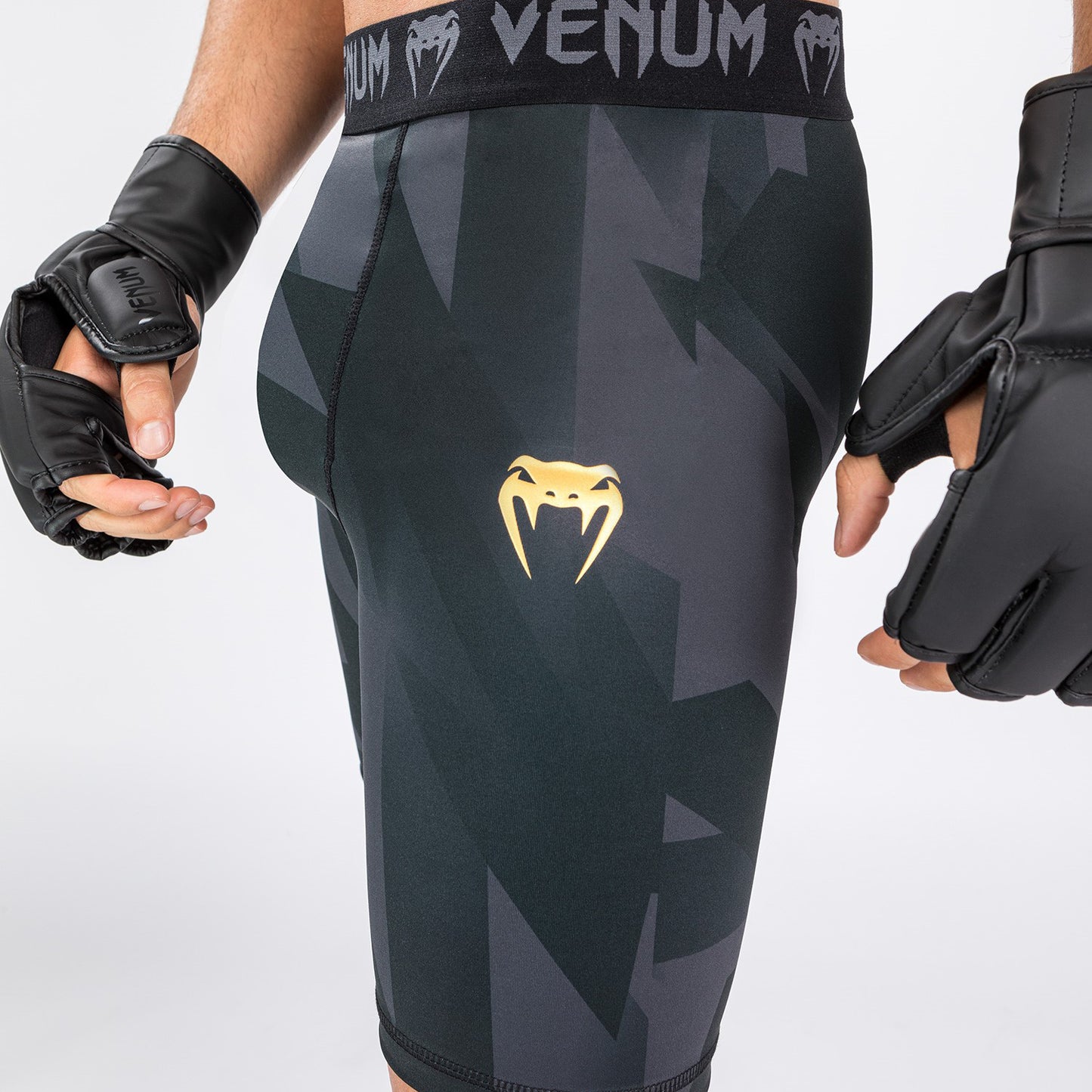 Vale Tudo Venum Razor Short - Zwart/Goud