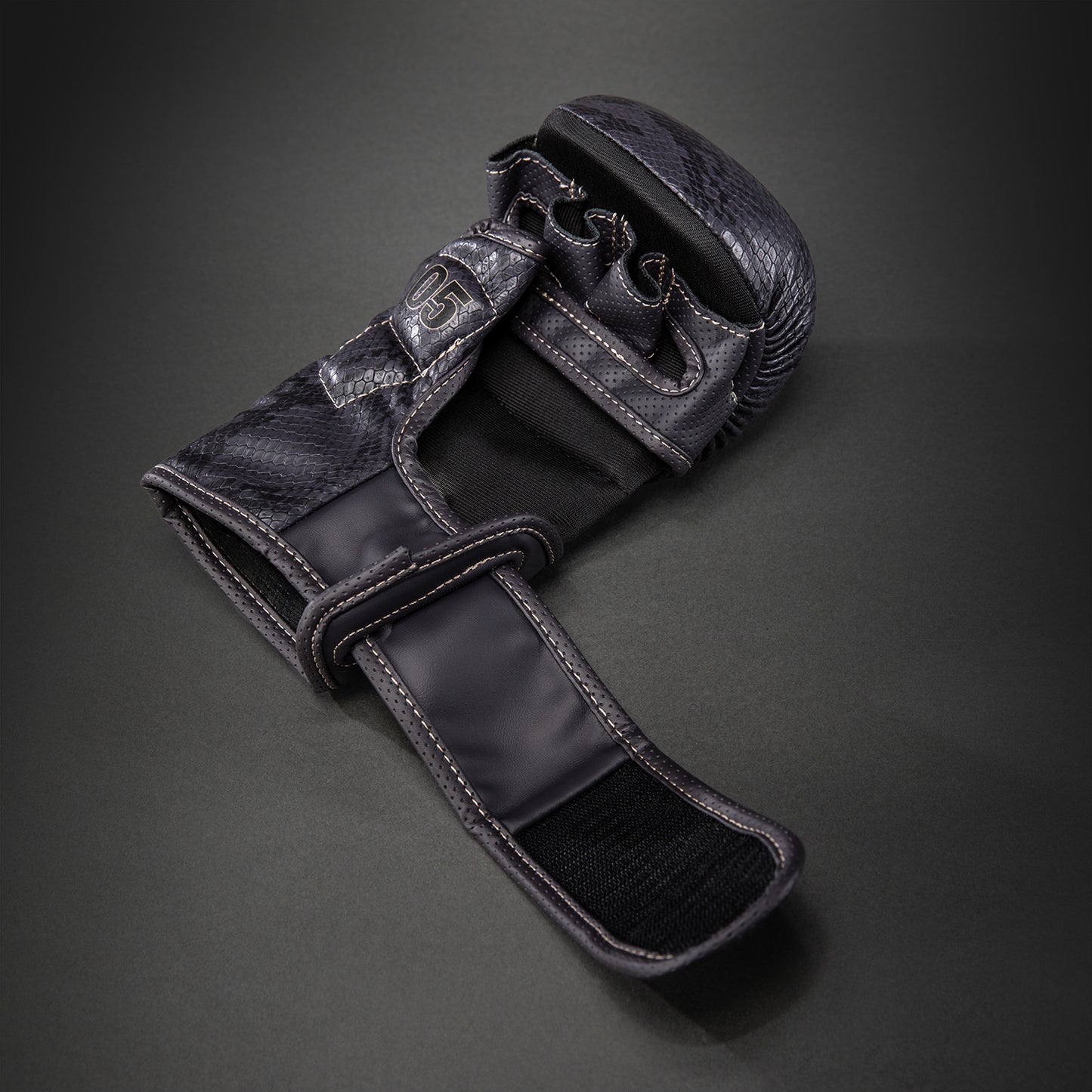 Venum Impact Evo Scales MMA Sparring Handschoenen – Donkerpaars