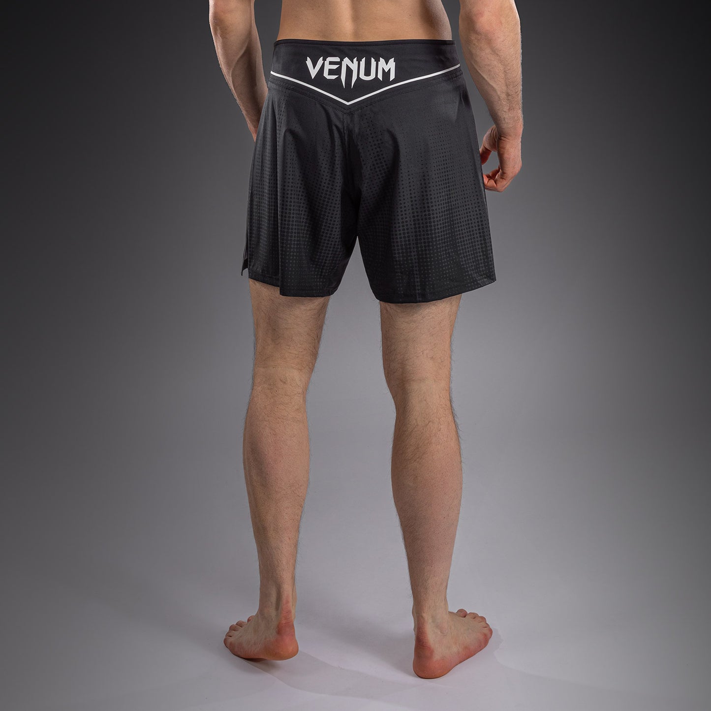 Venum Stealth Fightshorts – Zwart/Wit