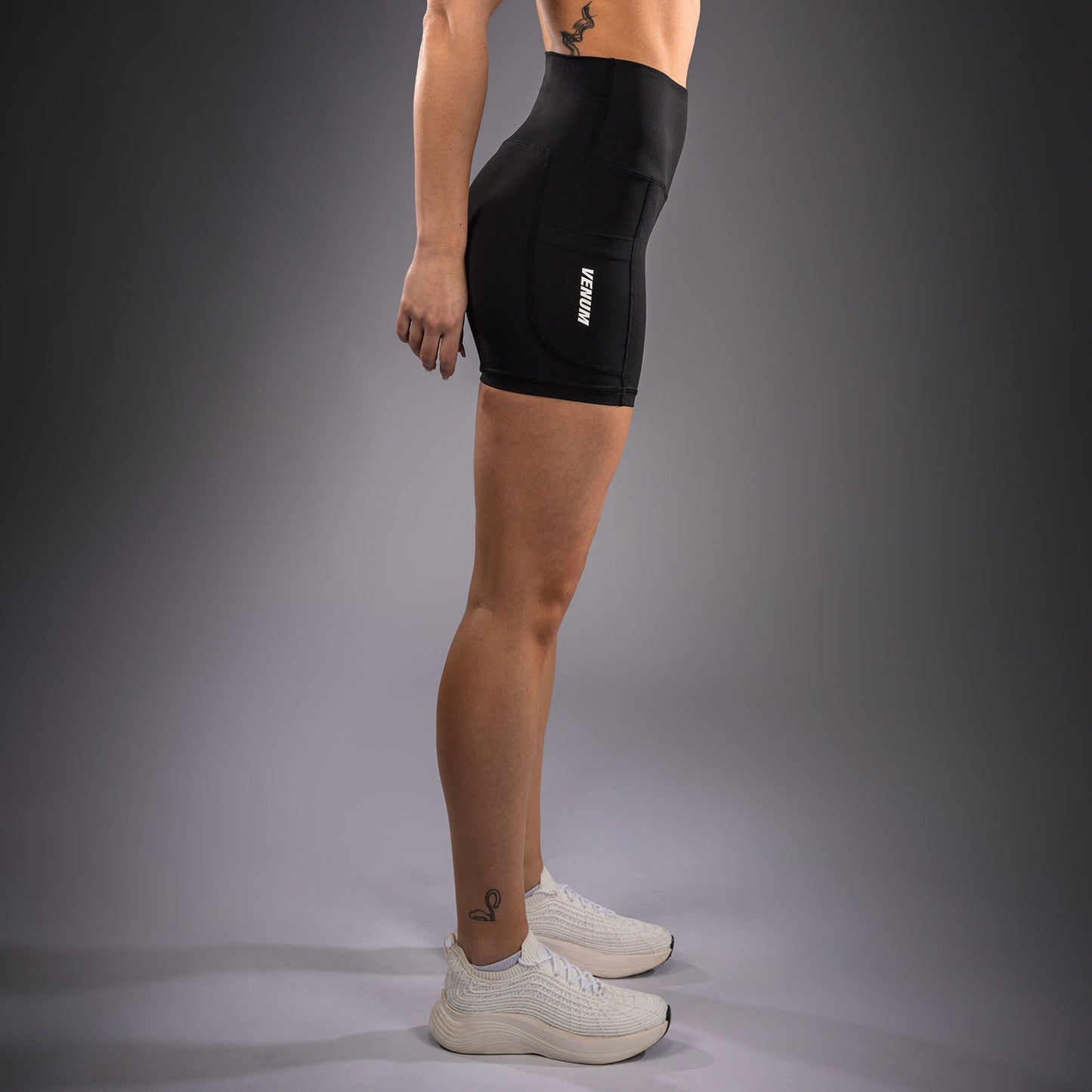 Venum Essential Compressieshorts voor dames - Zwart