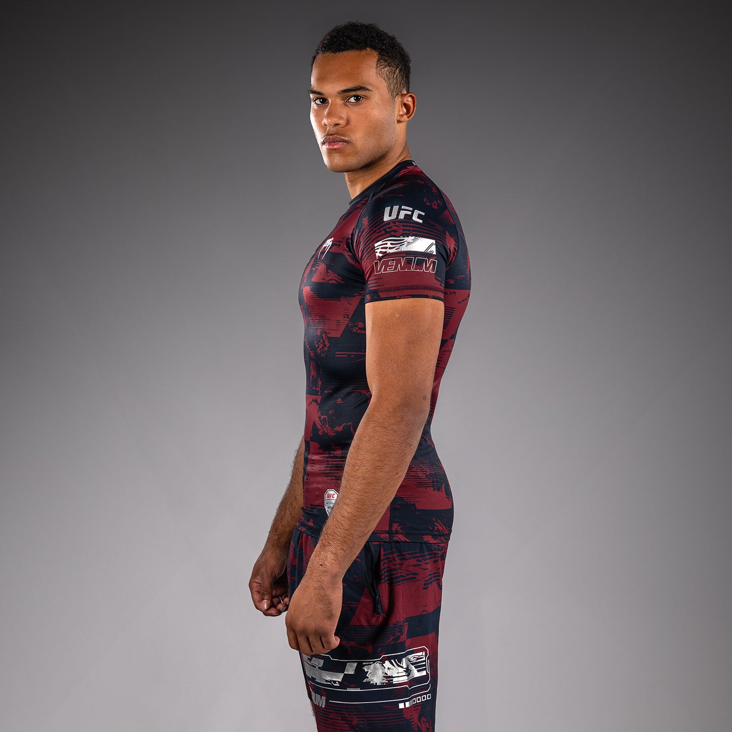 UFC Zenith by Venum Authentic Fight Week Performance Shortsleeve Rashguard Heren - Marineblauw/Bordeauxrood/Zilver