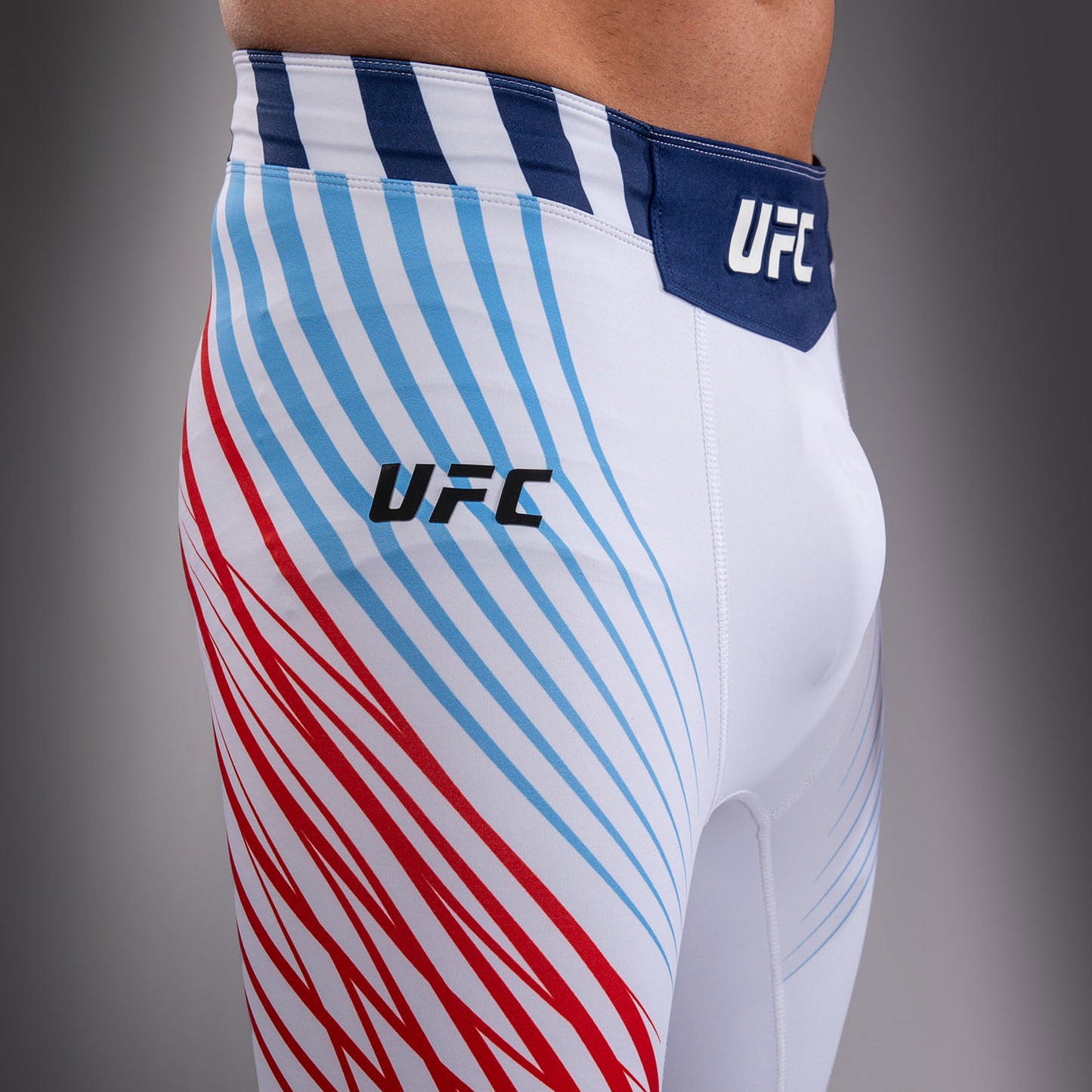 Official UFC Freedom 250 by Venum Authentic Fight Night Vale Tudo Shorts voor heren - Wit