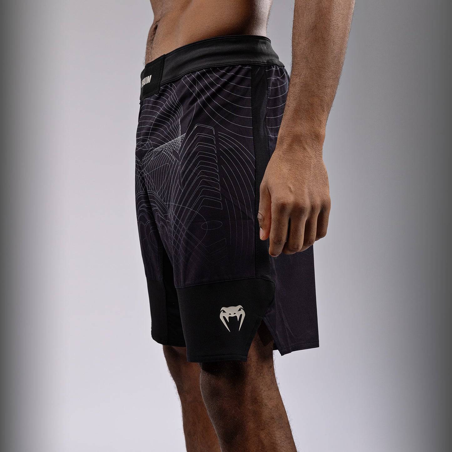 Venum G-Fit Air Fight Shorts Heren - Diepzwart / Woestijnzand