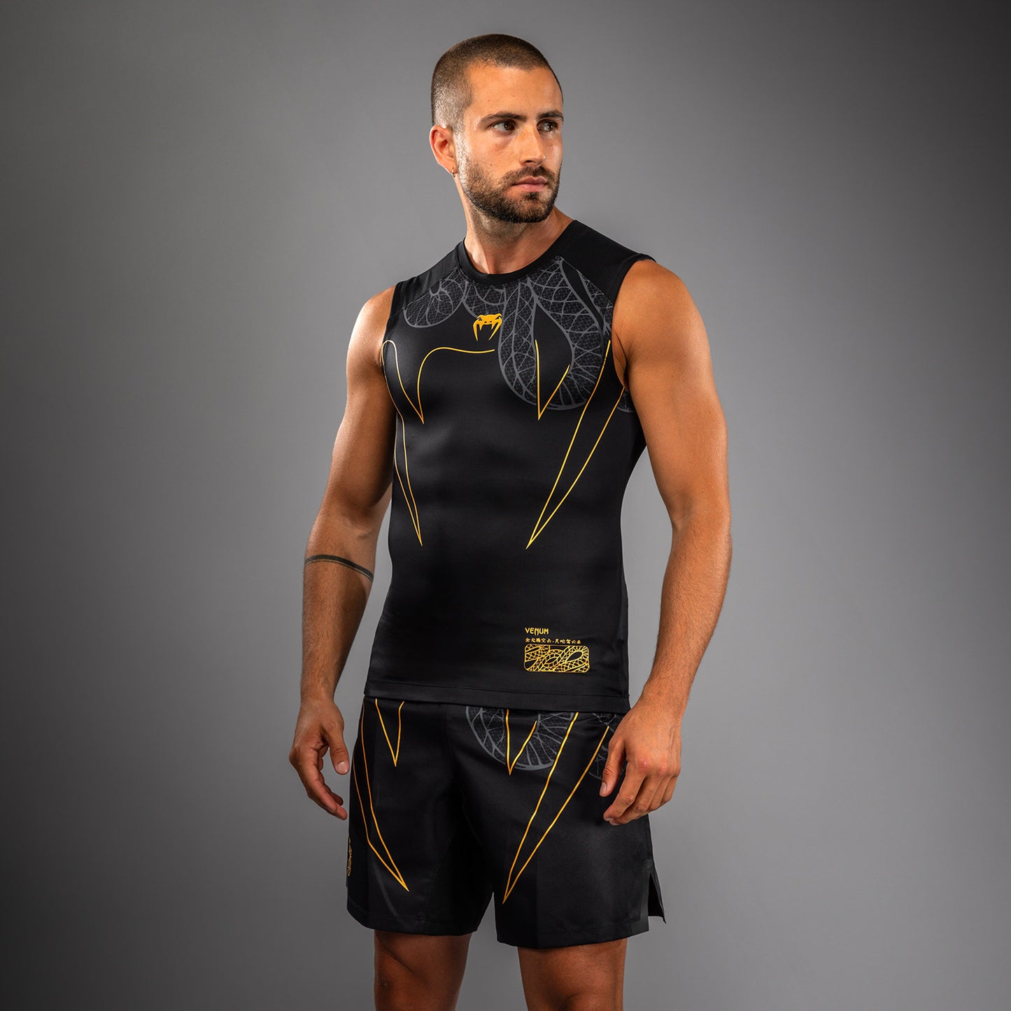 Venum Serpenti Mouwloos Rashguard – Zwart/Zilver/Goud