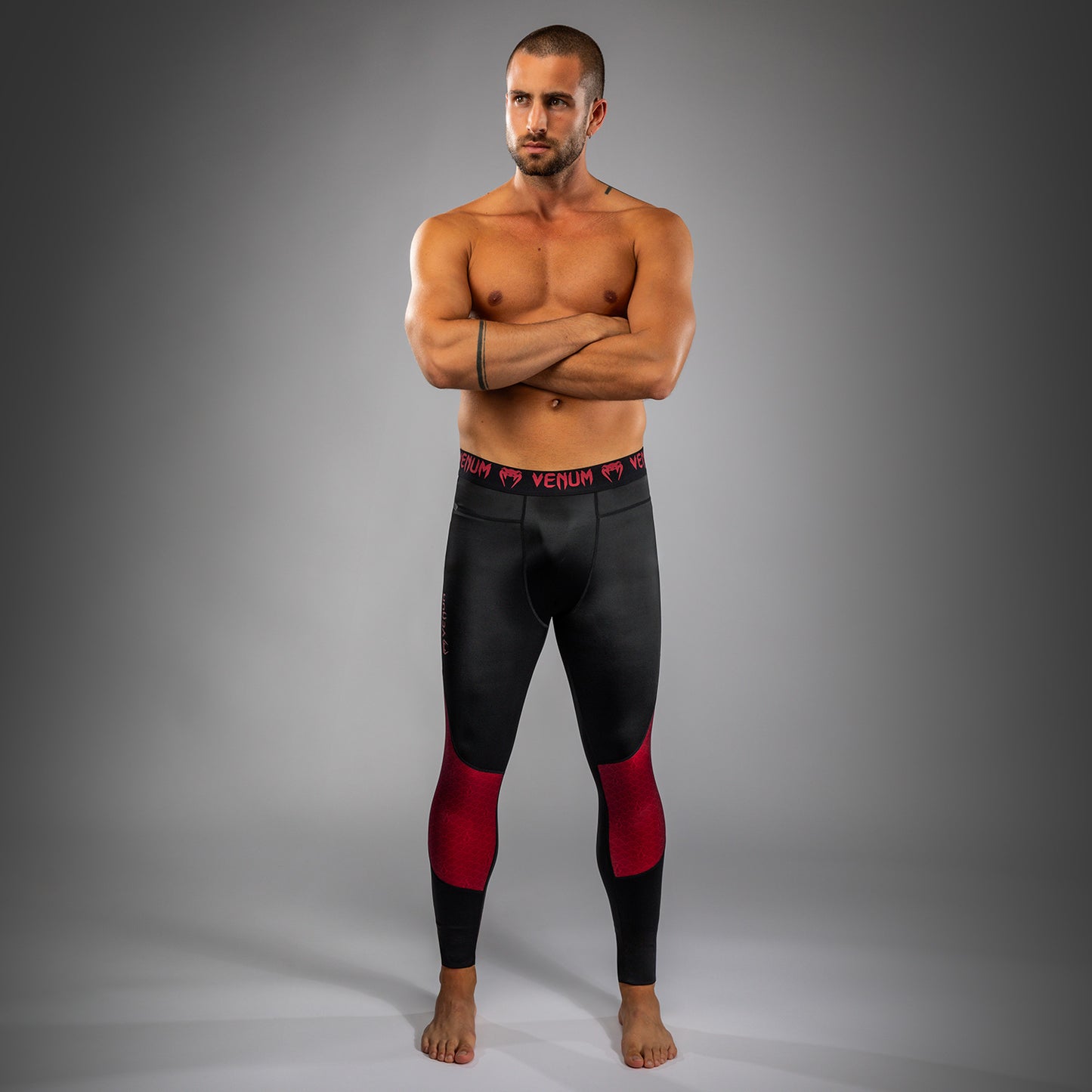 Venum x Assassin’s Creed Shadows Heren Spats - Bordeaux/Zwart