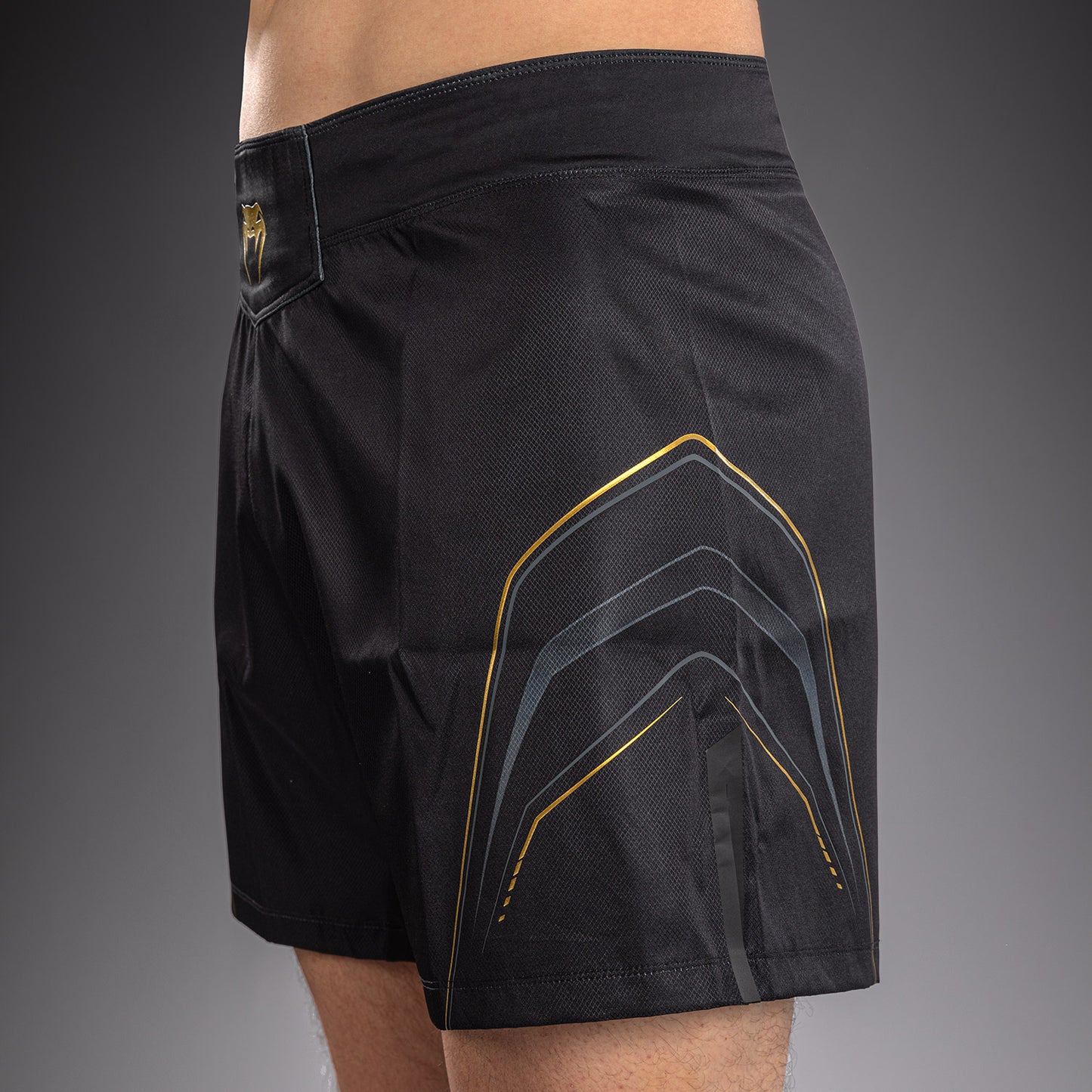 Venum Streamline Fightshorts – Zwart/Goud