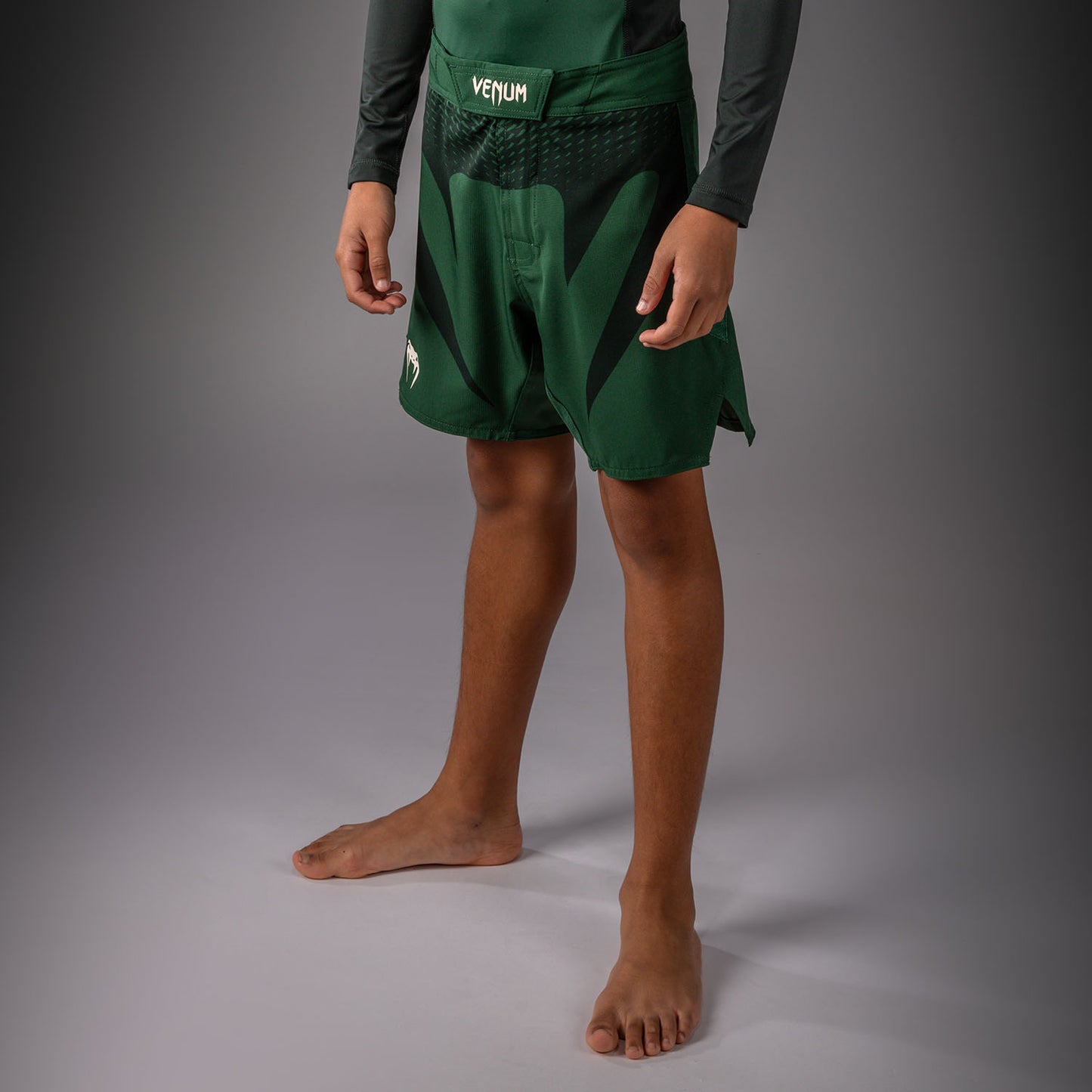 Venum Attack Fightshorts voor kinderen - Bosgroen/Off White