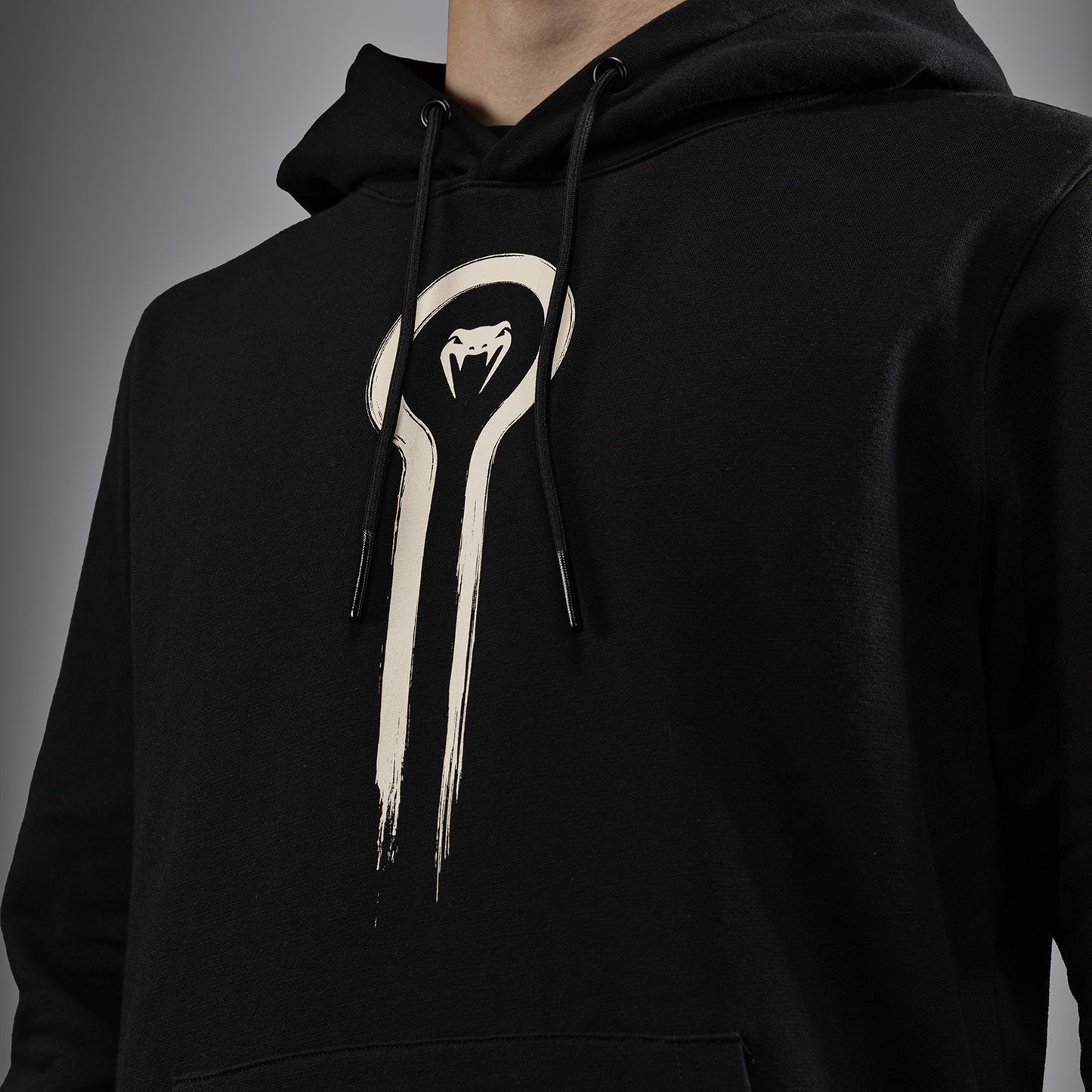 Venum x Assassin’s Creed Shadows Hoodie - Zwart