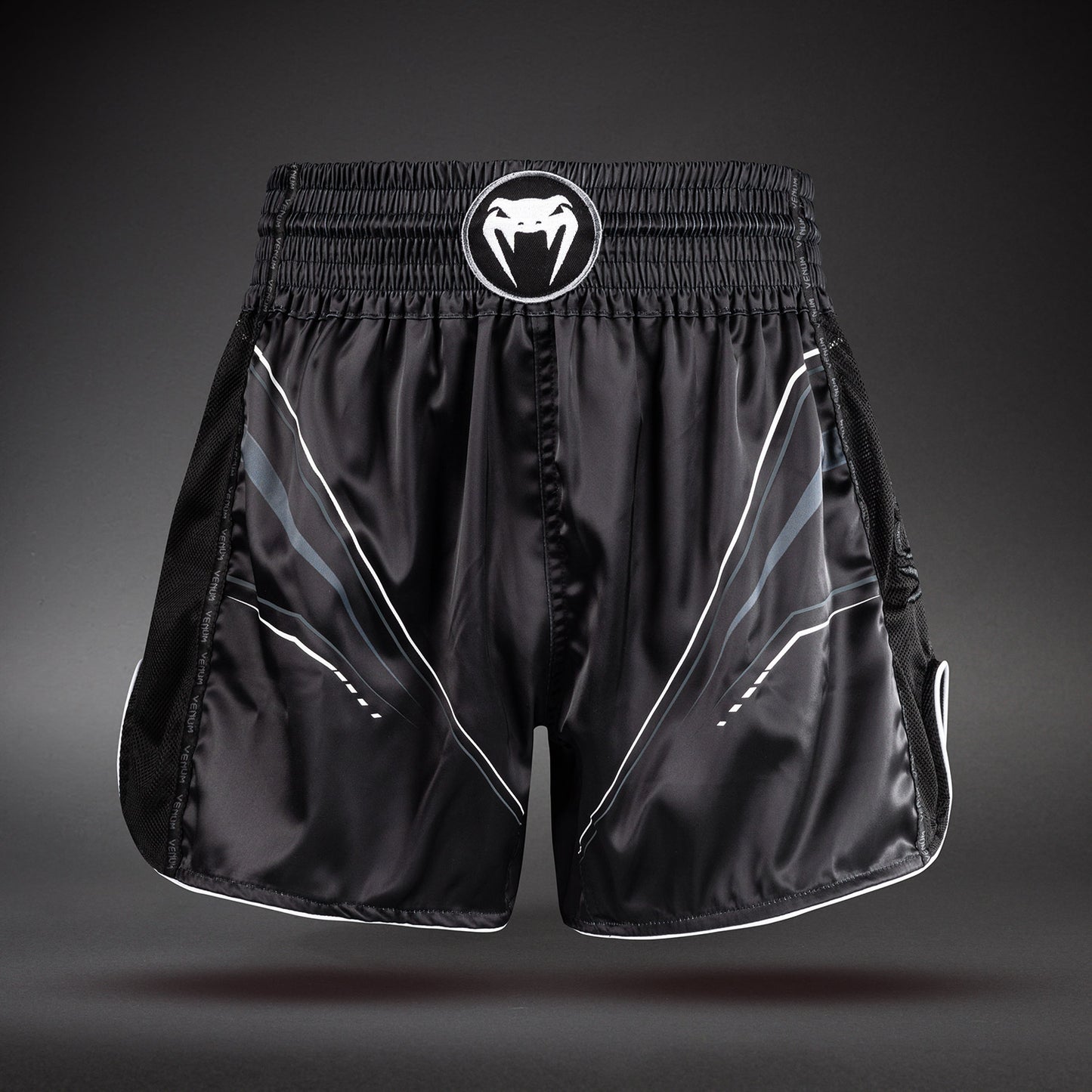 Venum Streamline Muay Thai Shorts – Zwart/Wit