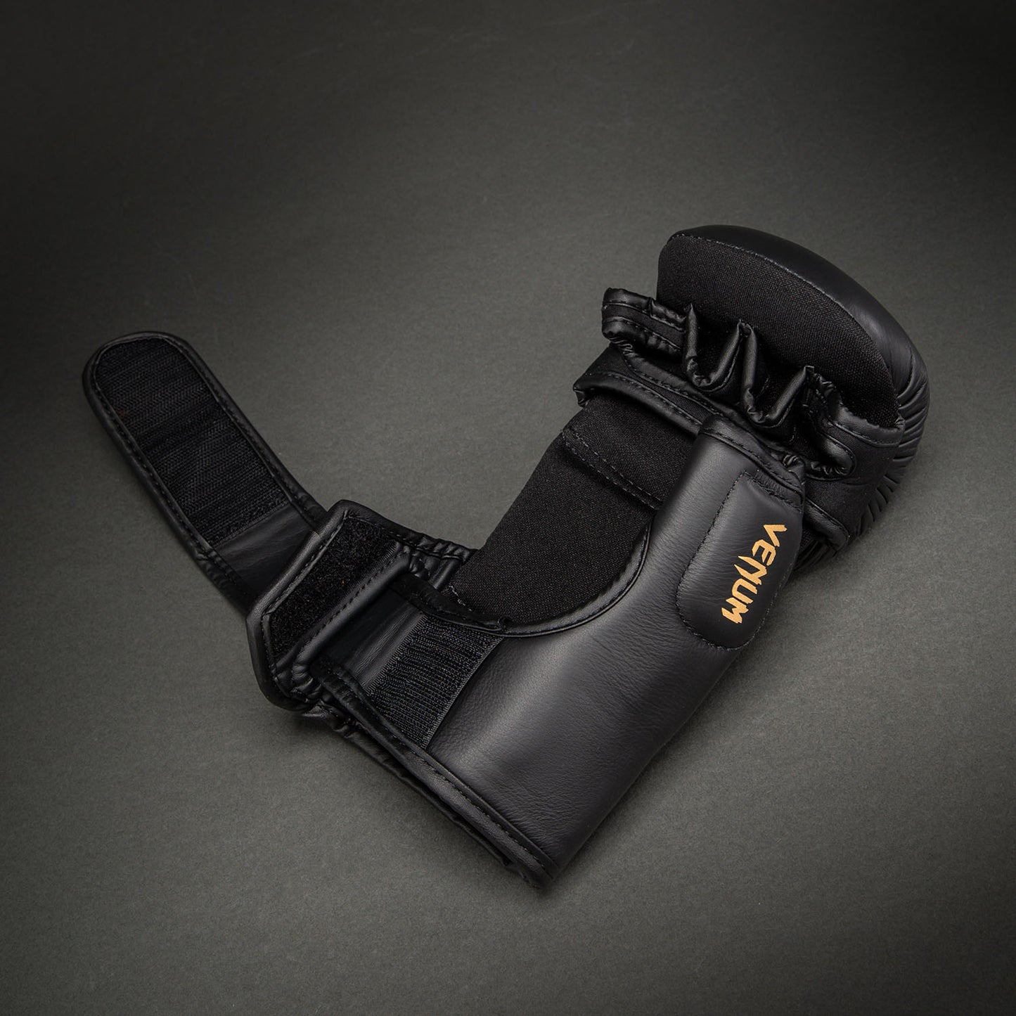 Venum Attack 2.0 Leren Sparring Handschoenen – Zwart/Goud