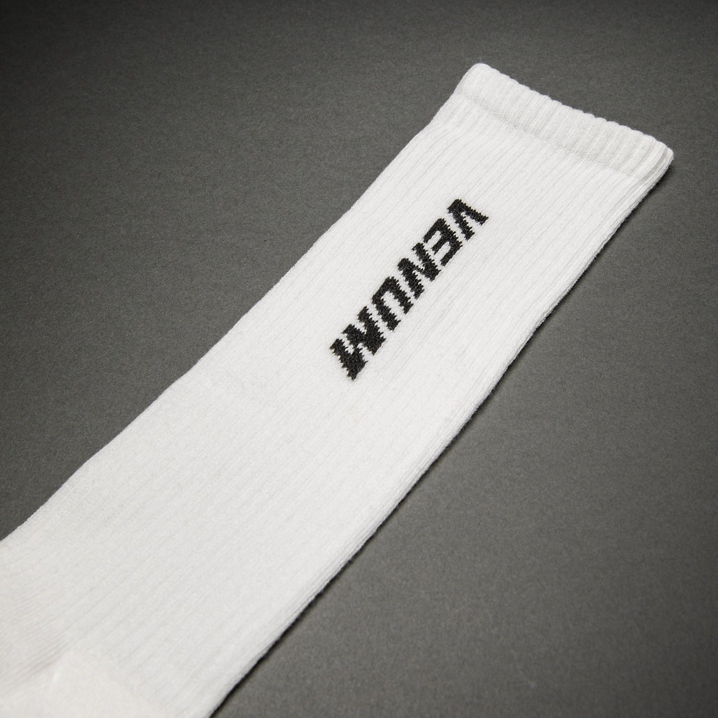 Venum Essential Over-the-Calf Sokken – Wit/Zwart