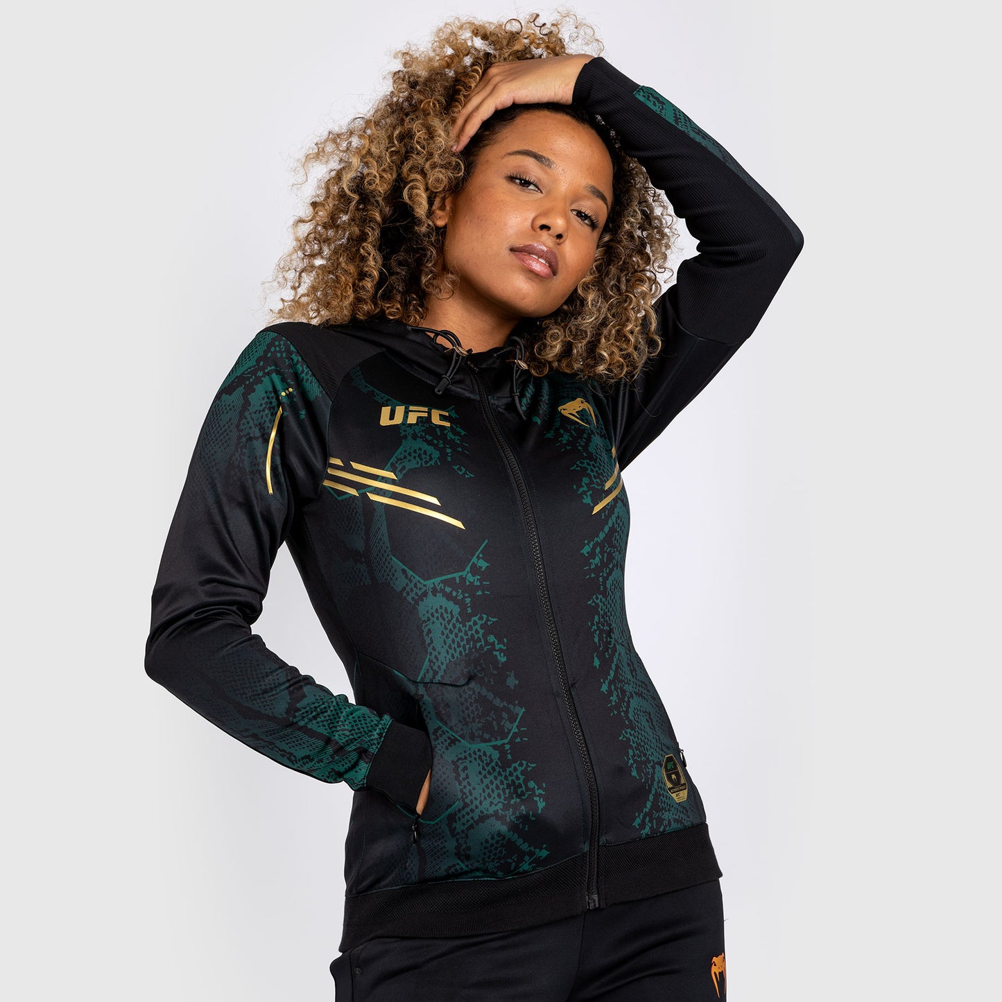 UFC Adrenaline by Venum Personalized Authentic Fight Night Vrouwen Walkout Hoodie - Emerald Edition - Groen/Zwart/Goud