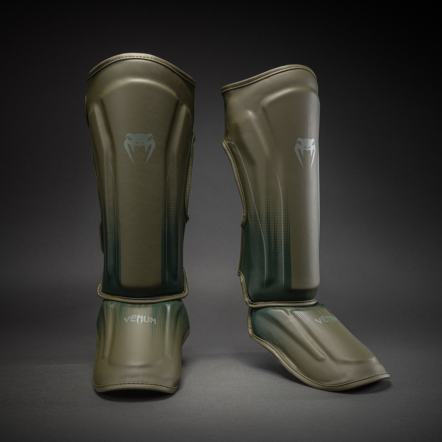 Venum Stealth Scheenbeschermers – Kaki/Donkergroen