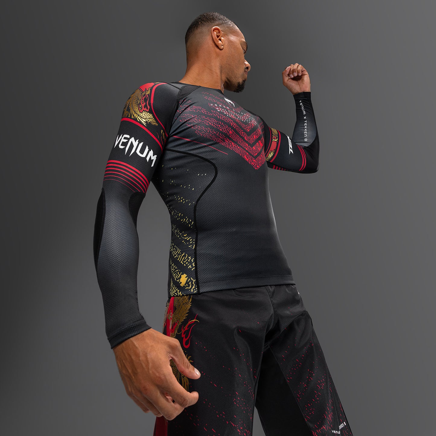 Venum x TEKKEN 8 - Marshall Law Rashguard - Zwart/Rood/Goud