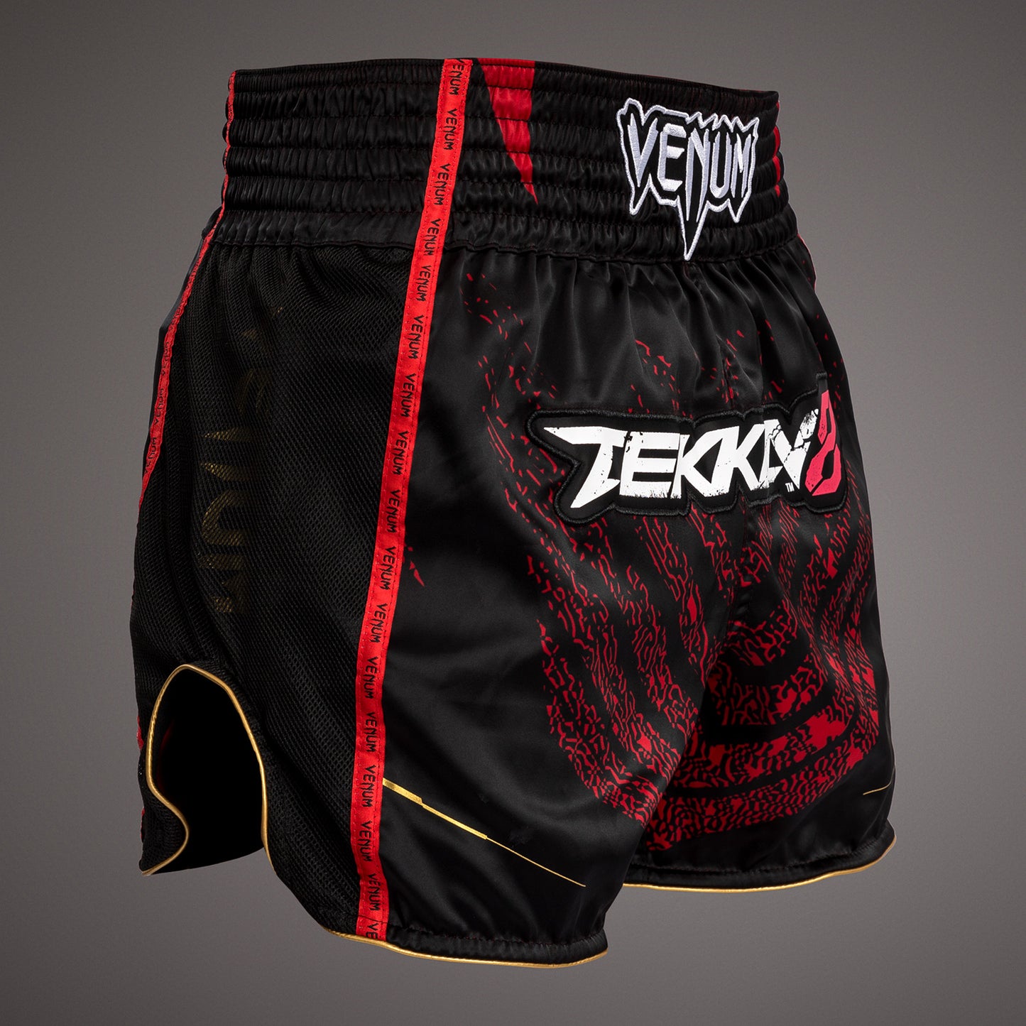 Venum x TEKKEN 8 - Marshall Law Muay Thai Shorts - Zwart/Rood/Goud