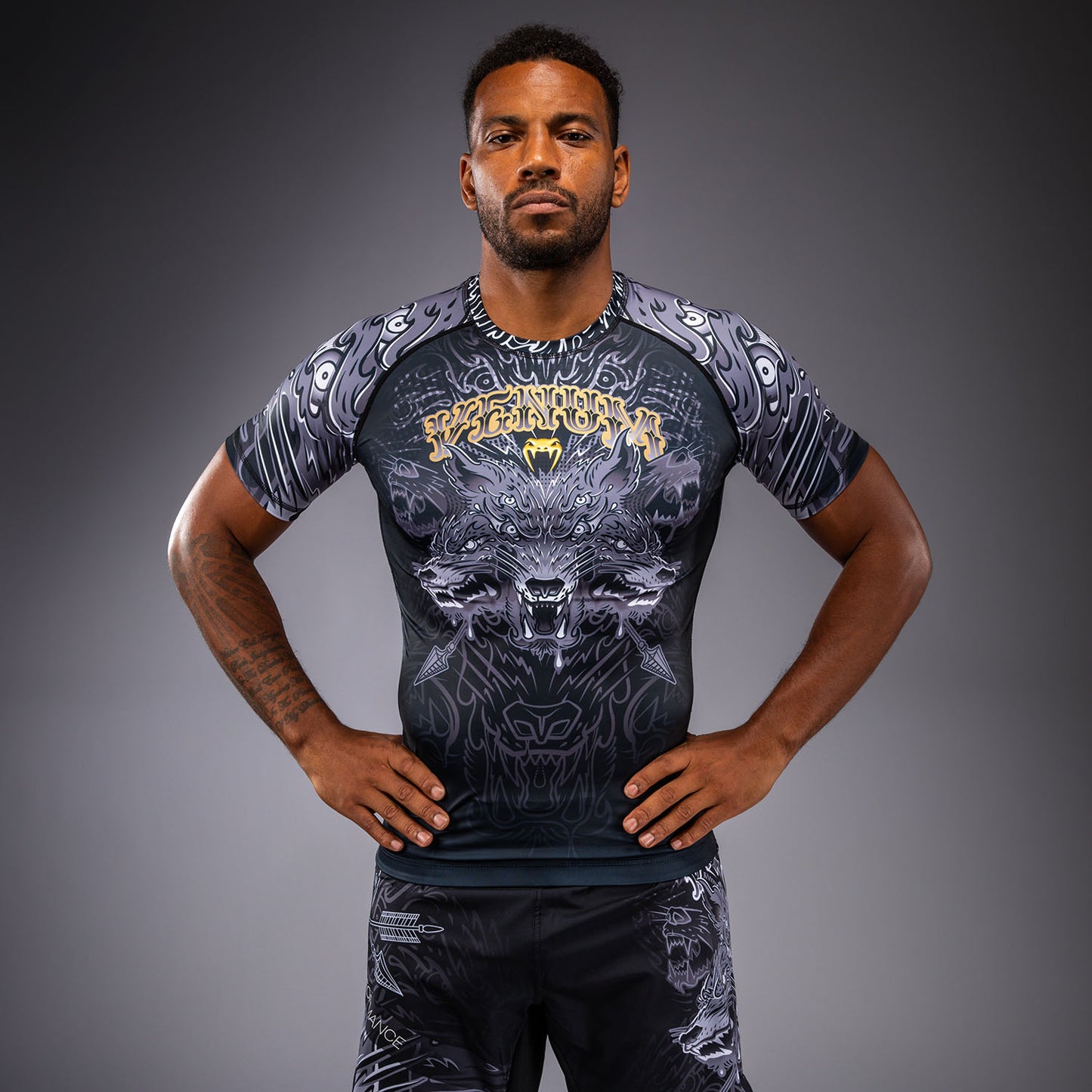 Venum Wolf Atak Rashguard met korte mouwen – Zwart/Grijs