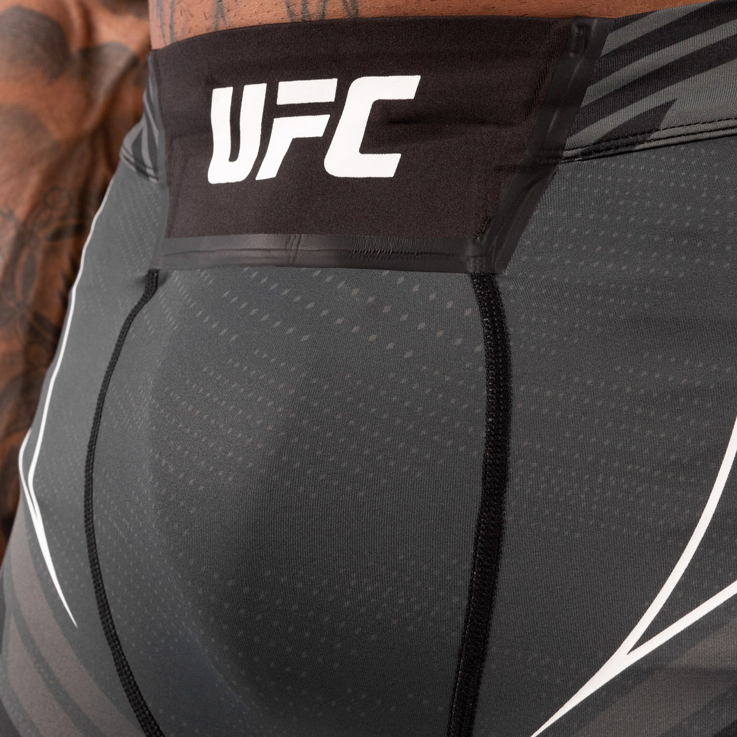 UFC Venum Authentic Fight Night Vale Tudo Herenshort - Long Fit - Zwart