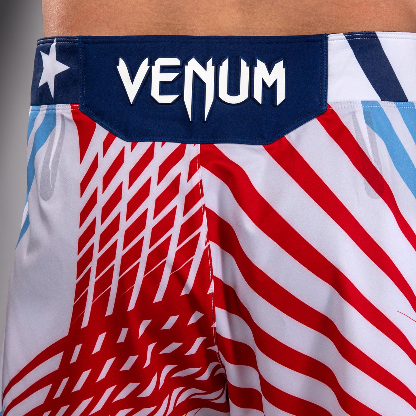 Official UFC Freedom 250 by Venum Op maat gemaakt Authentic Fight Night Fight Shorts Long Fit voor heren - Wit