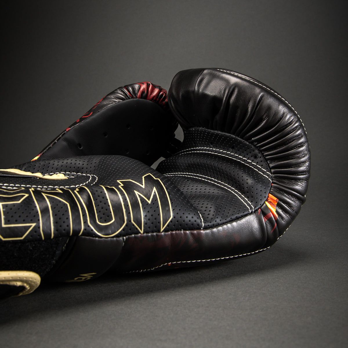 Jujutsu Kaisen x Venum Sukuna Bokshandschoenen – Zwart/Lichtbeige