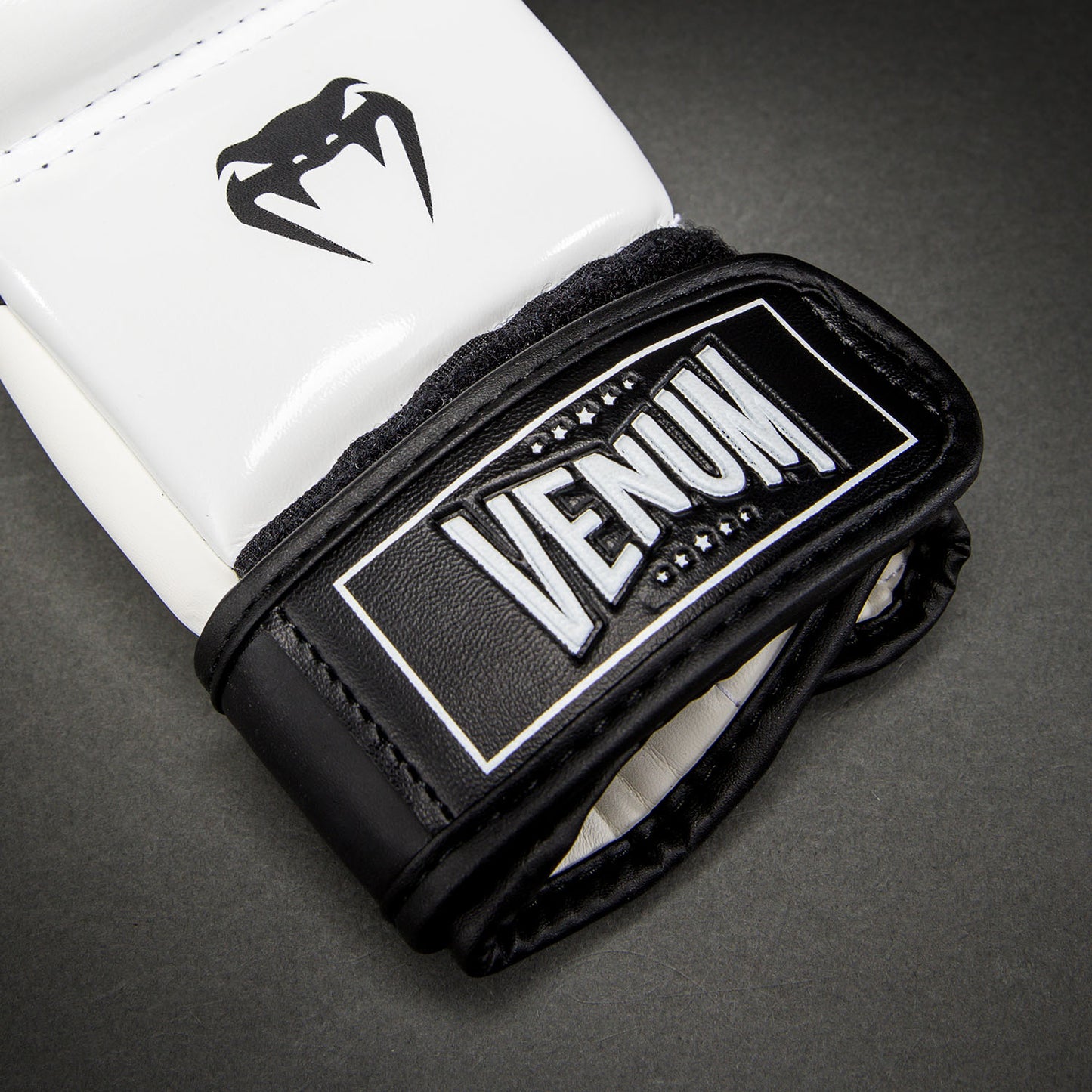 Venum Attack 2.0 Sparring Handschoenen – Zwart/Wit