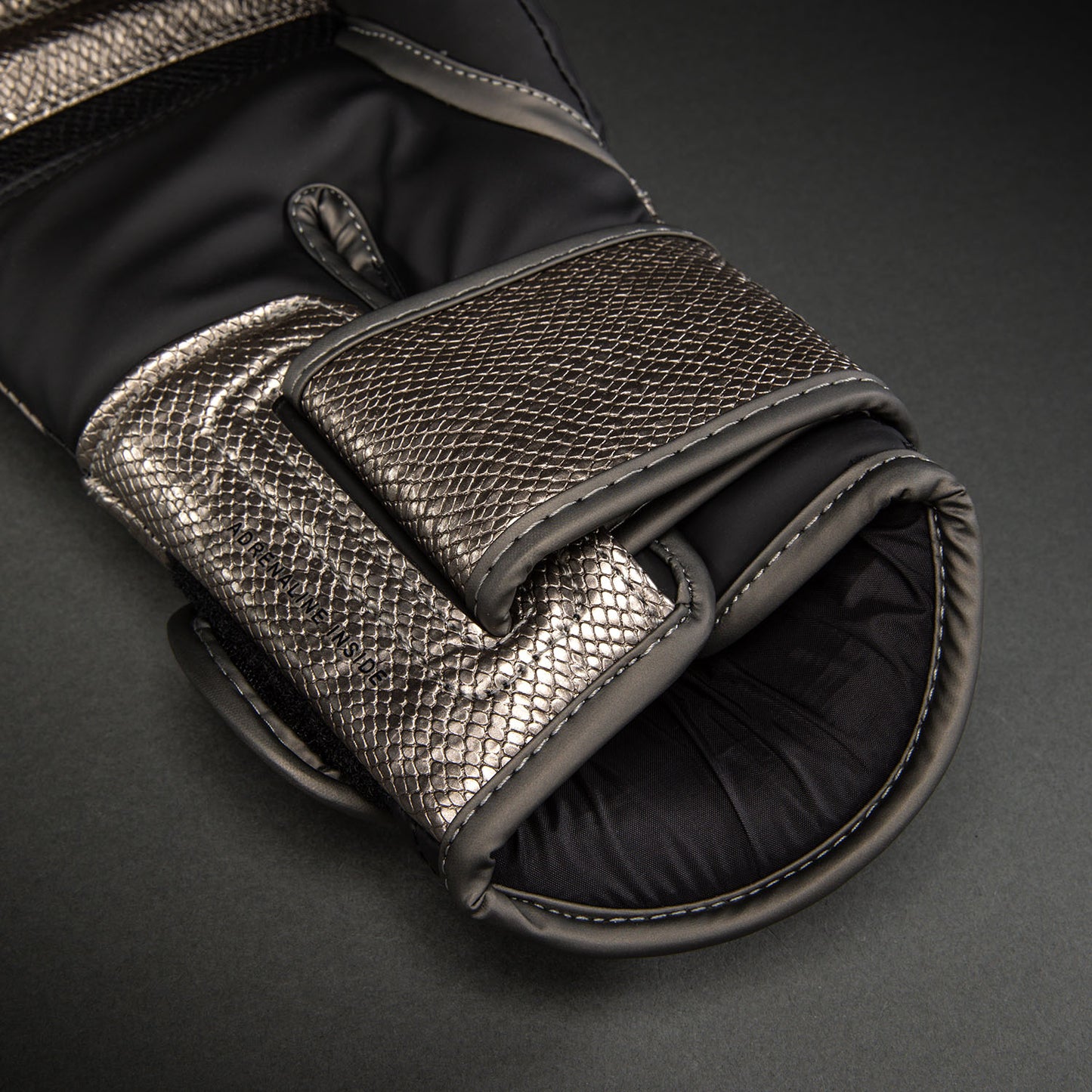 Venum Challenger 4.0 Scales Bokshandschoenen – Zilver/Zwart
