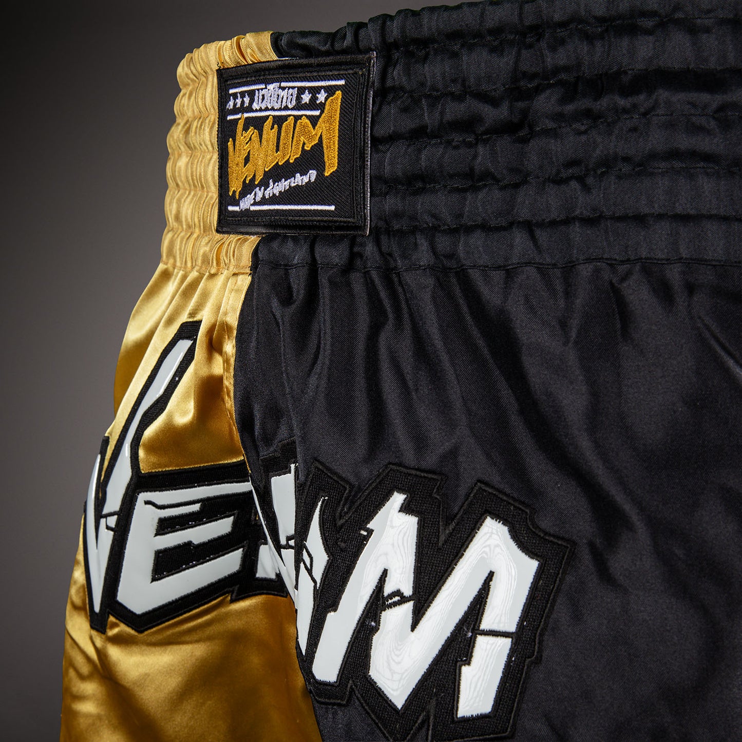 Venum Inferno 2.0 Muay Thai Shorts - Zwart/Goud