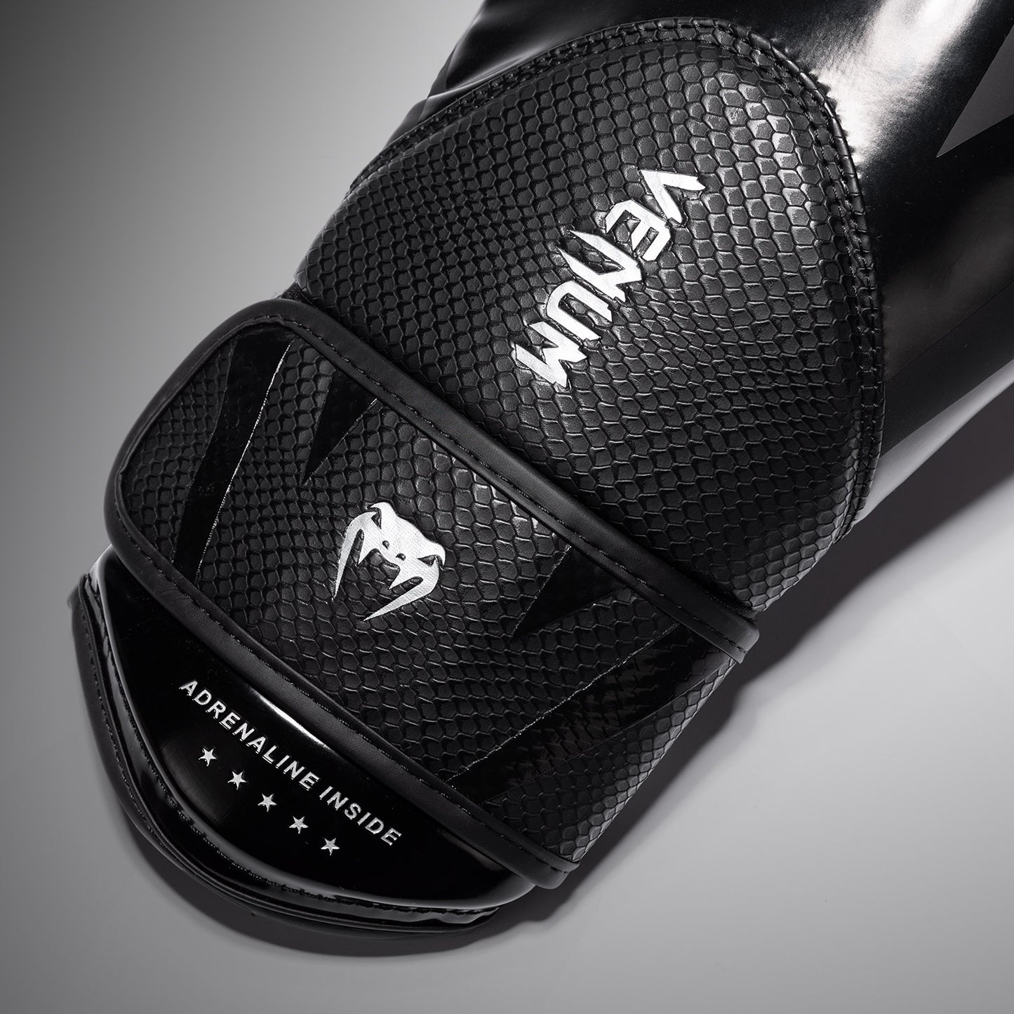 Venum Challengers 4.0 Scales Bokshandschoenen – Zwart