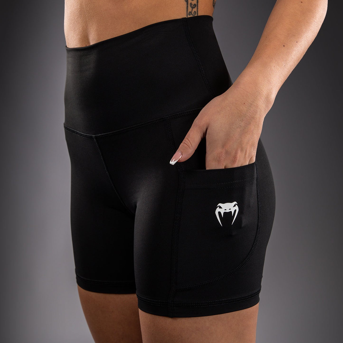 Venum Essential Compressieshorts voor dames - Zwart